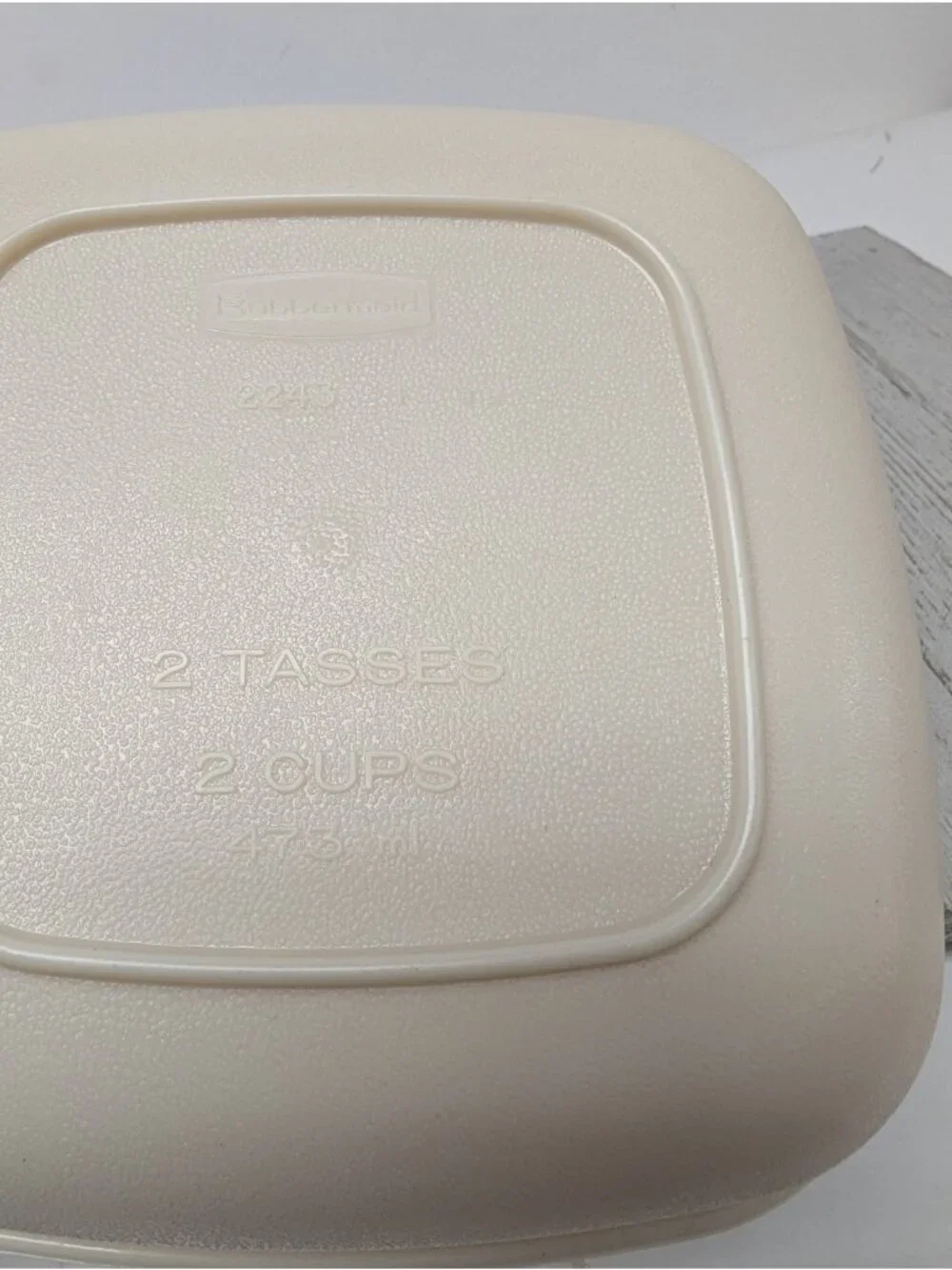 Rubbermaid 2 Cup Storage Container #2243 Square Servin Saver Almond Excellent